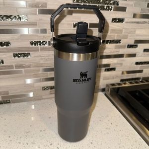 Stanley 30 oz IceFlow Flip Straw Tumbler - Charcoal (used)